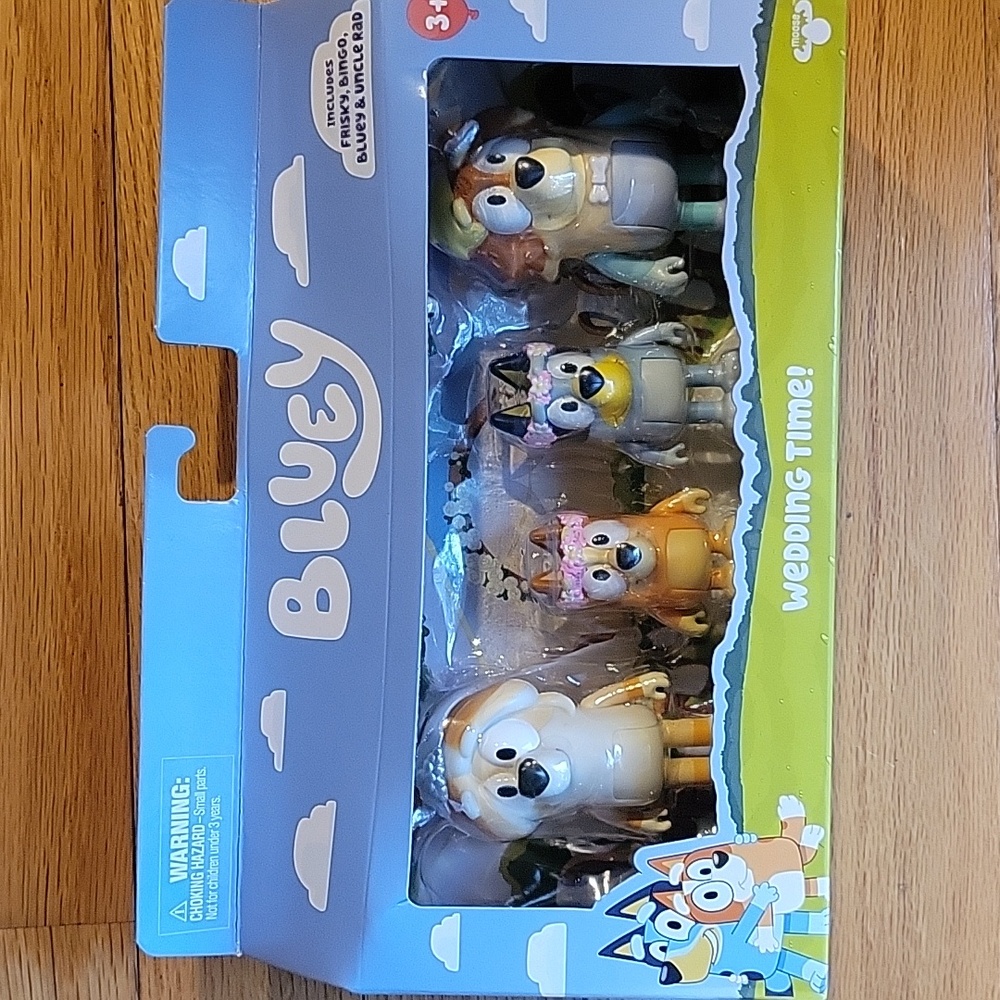 Bluey & Family Wedding Time  Frisky & Uncle Rad & Bluey & Bingo  Figures